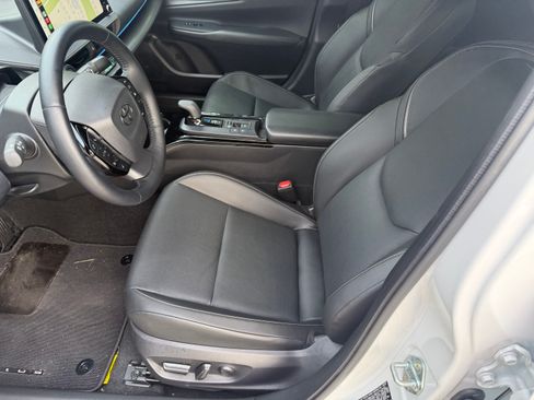 Used 2025 Toyota Prius image 11