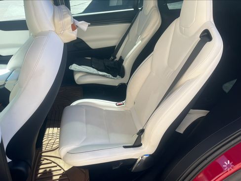 Used 2022 Tesla Model X Plaid image 5