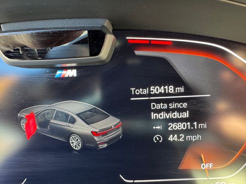 Used 2021 BMW 750i xDrive w/ Executive Package image 10