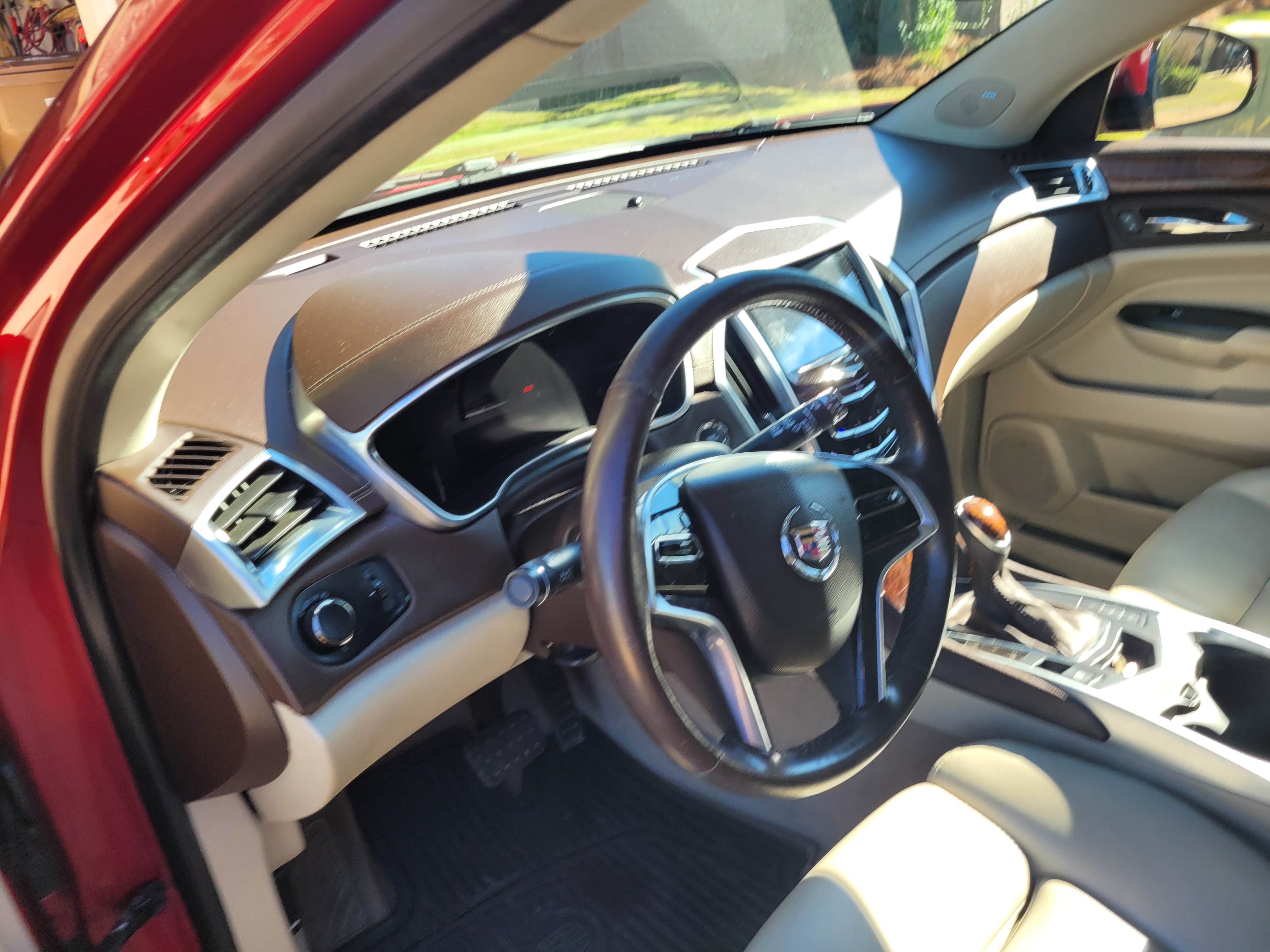 Used 2015 Cadillac SRX Luxury w/ Driver Awareness Package FWD image 12