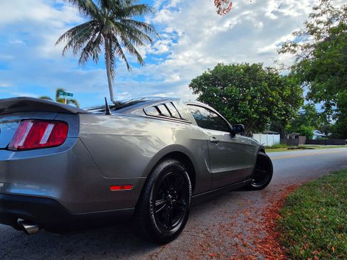 Used 2011 Ford Mustang Premium RWD image 12
