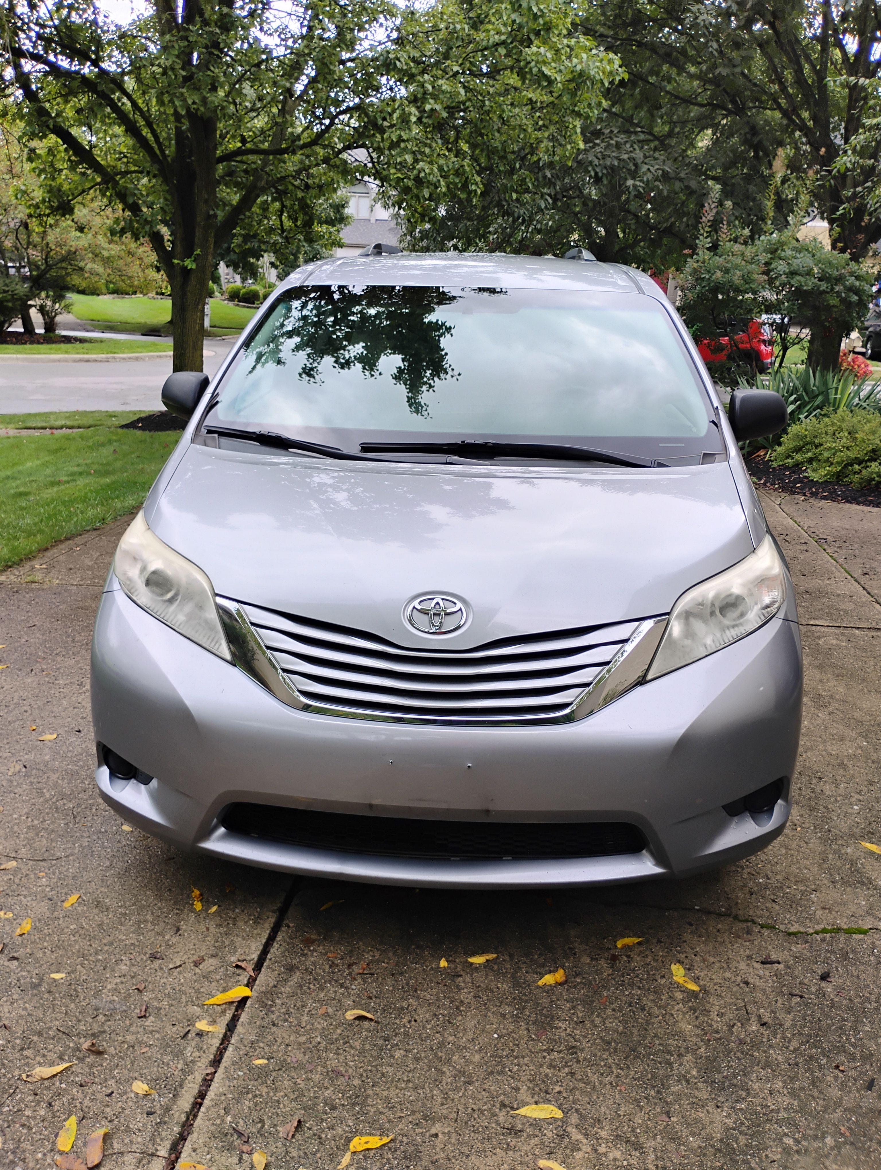 Used 2016 Toyota Sienna LE FWD image 2