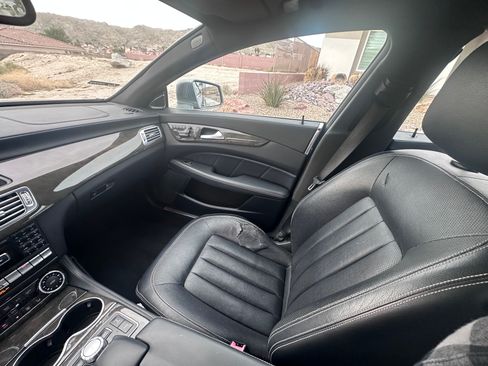 Used 2012 Mercedes-Benz CLS 550 4MATIC image 16