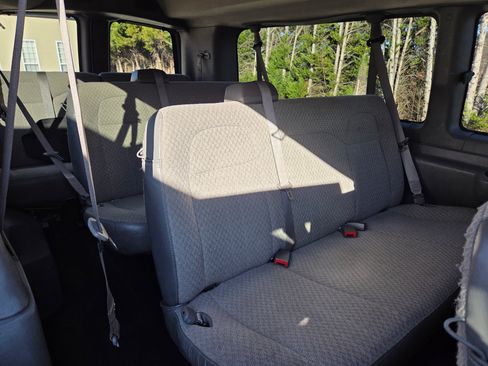 Used 2017 Chevrolet Express 3500 LT w/ LT Preferred Equipment Group image 12