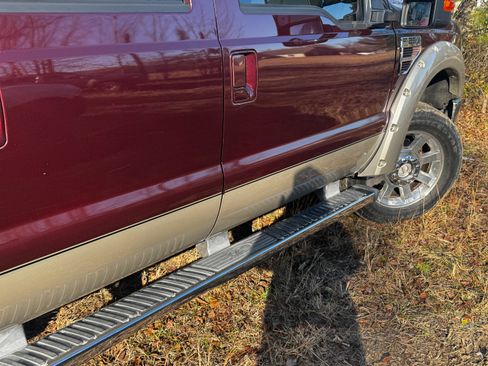 Used 2010 Ford F250 Lariat image 11