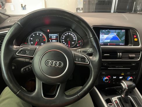 Used 2017 Audi Q5 2.0T Premium Plus w/ Technology Package image 11