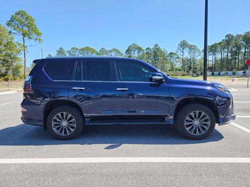 Used 2023 Lexus GX 460 Premium w/ Accessory Package image 2