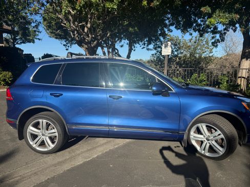Used 2016 Volkswagen Touareg Executive image 2