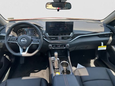 Used 2024 Nissan Altima 2.5 SR w/ SR Premium Package image 8