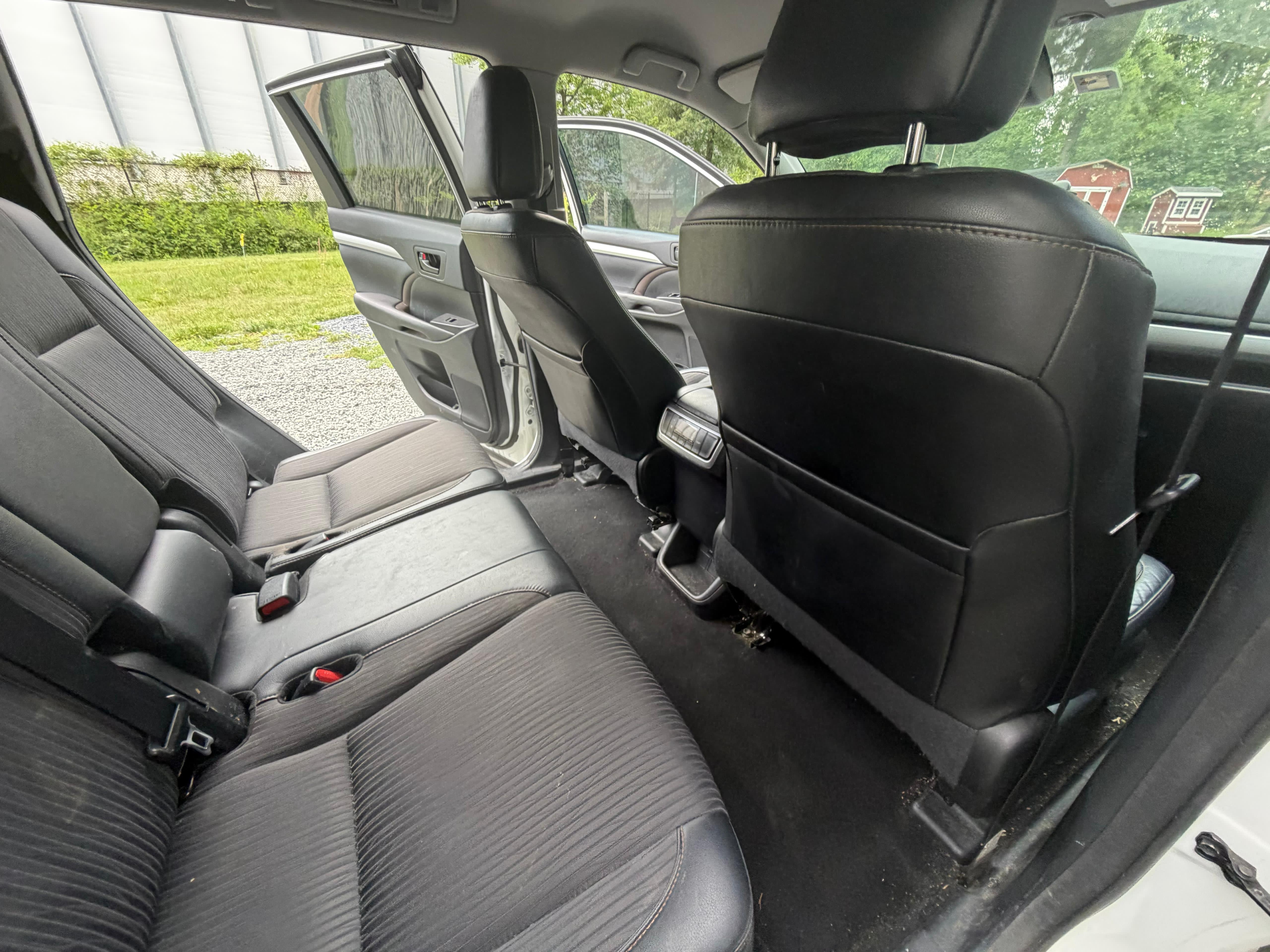 Used 2017 Toyota Highlander Plus FWD image 8