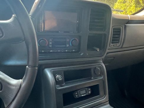 Used 2005 GMC Sierra 2500 SLT AWD/4WD image 19