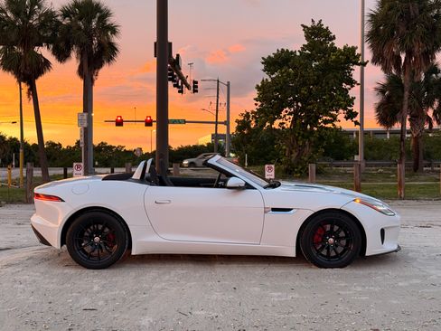 Used 2018 Jaguar F-TYPE Convertible RWD image 8