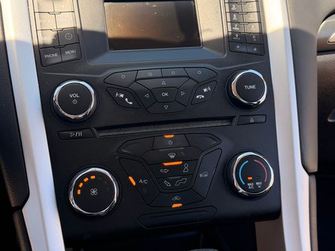 Used 2014 Ford Fusion SE FWD image 15