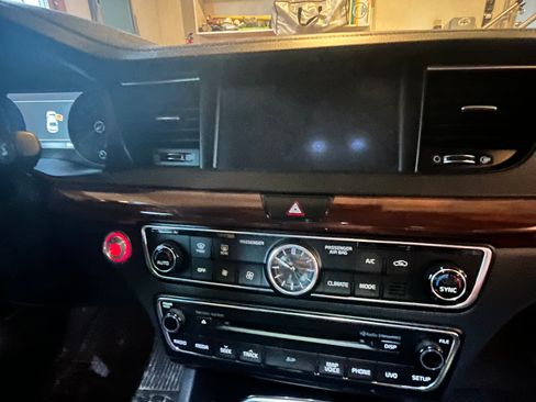 Used 2017 Kia Cadenza Technology image 11