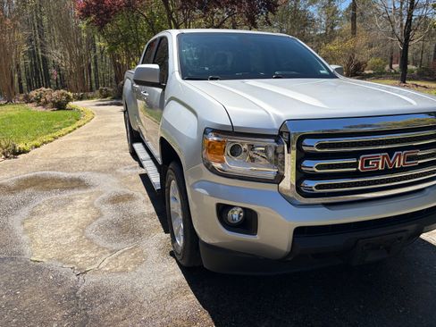 Used 2017 GMC Canyon SLE w/ Trailering Package image 2