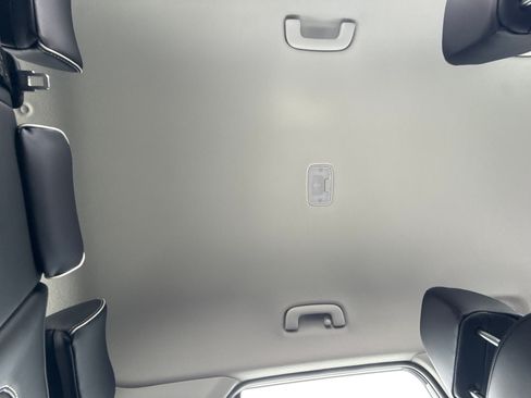 Used 2025 Hyundai Venue Limited FWD image 27
