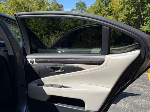 Used 2016 Lexus LS 600h L image 15