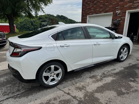 Used 2019 Chevrolet Volt LT w/ Power Convenience Package FWD image 2