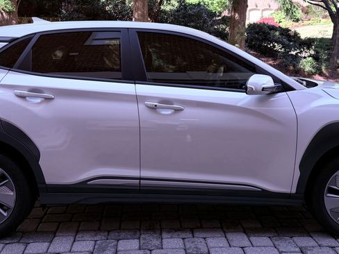 Used 2021 Hyundai Kona Limited image 17