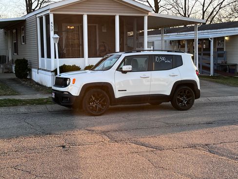 Used 2018 Jeep Renegade Altitude image 4