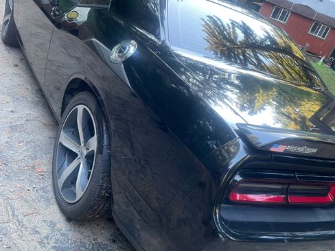 Used 2019 Dodge Challenger R/T w/ Driver Convenience Group image 4