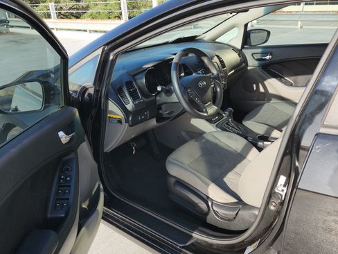 Used 2015 Kia Forte LX FWD image 10