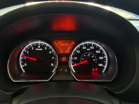 Used 2014 Nissan Versa SV image 4