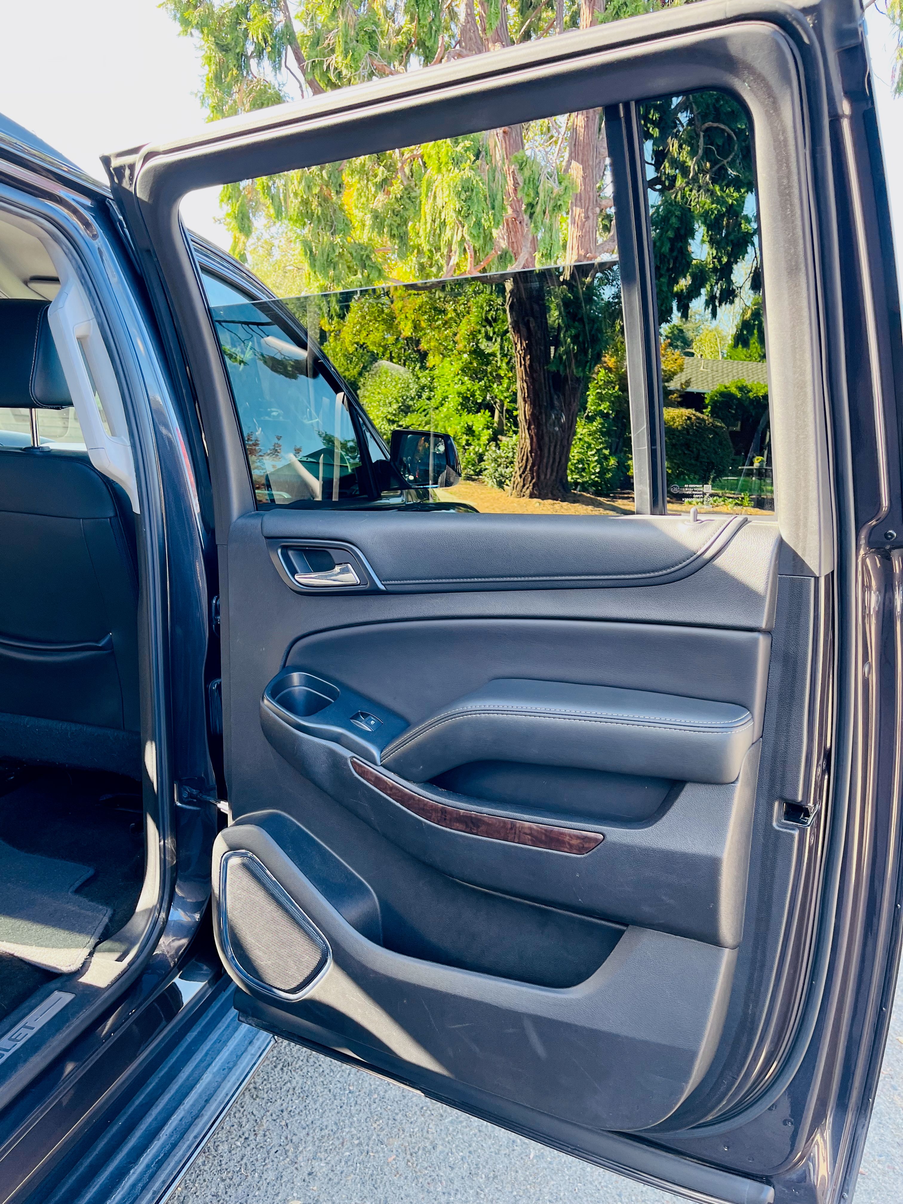 Used 2018 Chevrolet Suburban LT w/ Luxury Package AWD/4WD image 19