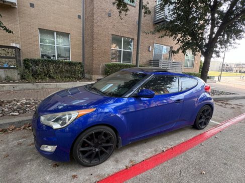 Used 2012 Hyundai Veloster w/ Style Pkg image 8