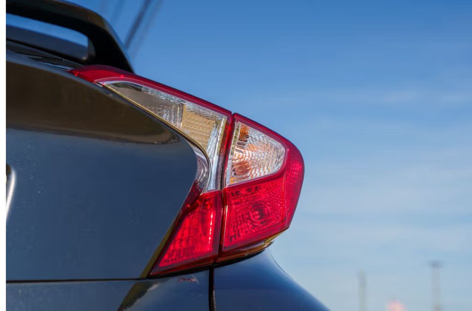 Used 2018 Toyota C-HR XLE FWD image 6