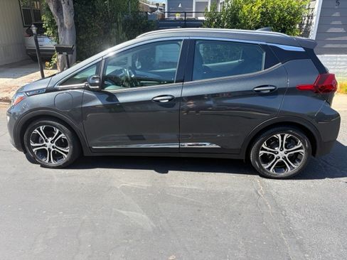 Used 2020 Chevrolet Bolt Premier w/ Infotainment Package FWD image 2