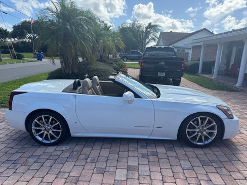 Used 2008 Cadillac XLR V image 11