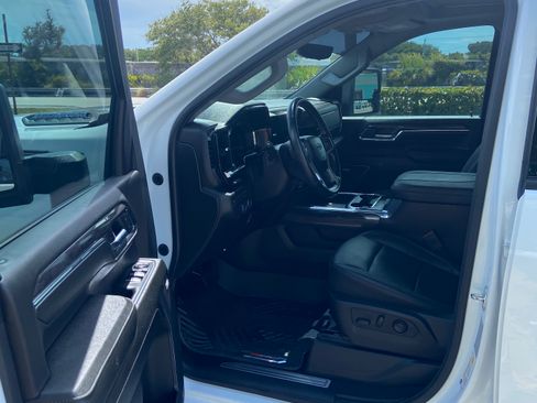 Used 2024 Chevrolet Silverado 2500 LTZ w/ LTZ Plus Package image 15