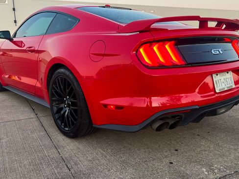 Used 2019 Ford Mustang GT Premium w/ GT Performance Package RWD image 10