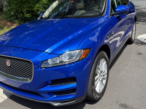 Used 2019 Jaguar F-PACE Prestige AWD/4WD image 2