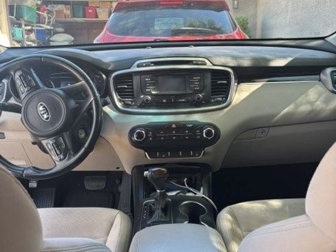 Used 2016 Kia Sorento FWD w/ LX Convenience Package image 10