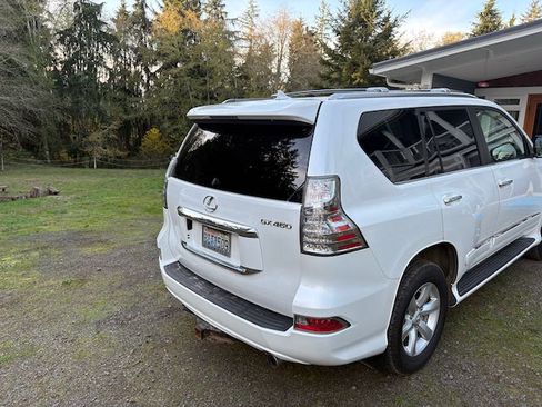 Used 2015 Lexus GX 460 image 2