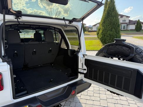 Used 2025 Jeep Wrangler Unlimited Rubicon image 22