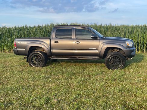 Used 2014 Toyota Tacoma 4x4 Double Cab w/ TRD Sport Package image 13