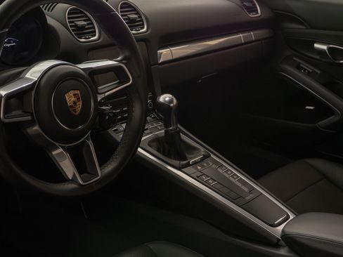 Used 2019 Porsche 718 Cayman image 17