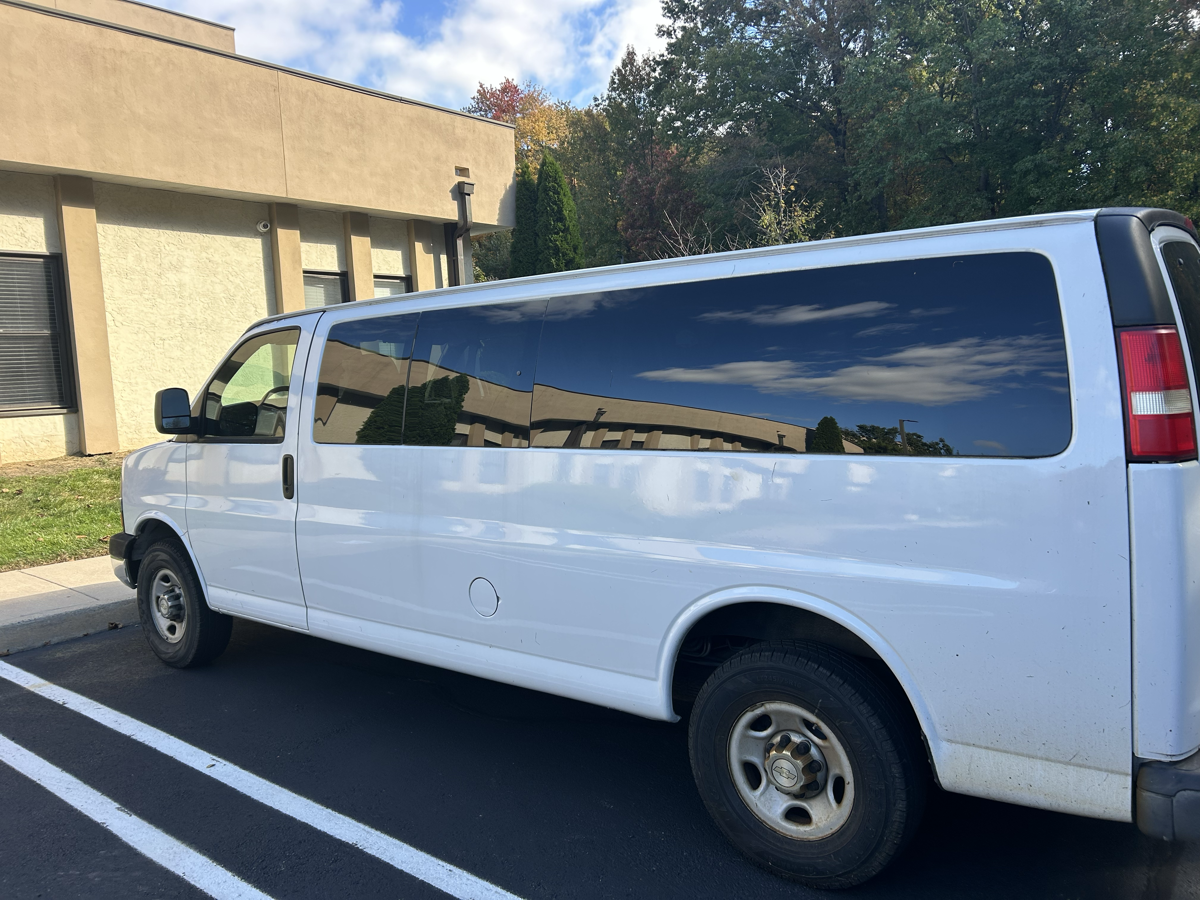 Used 2008 Chevrolet Express 3500 Extended Passenger w/ LT Preferred Equipment Group RWD image 2
