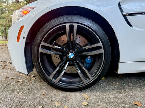 Used 2015 BMW M4 Convertible image 18