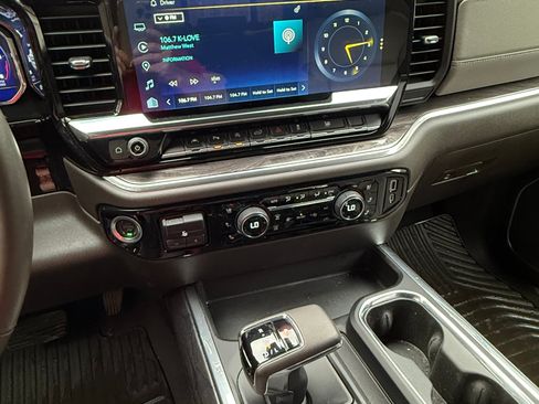 Used 2025 Chevrolet Silverado 1500 LTZ w/ LTZ Premium Package image 14