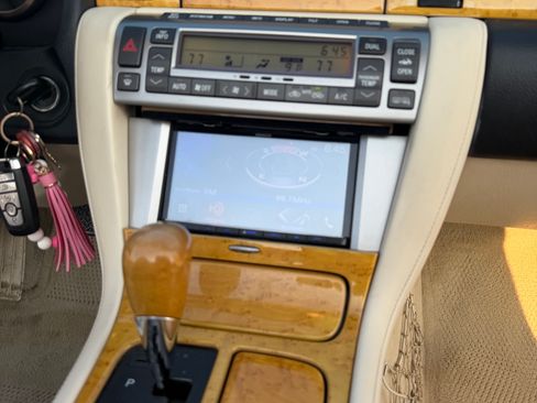 Used 2005 Lexus SC 430 Convertible w/ Preferred Accessory Pkg RWD image 8
