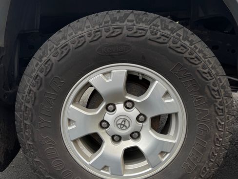 Used 2013 Toyota Tacoma Pickup 4D 5 ft w/ TRD Off-Road Pkg image 21