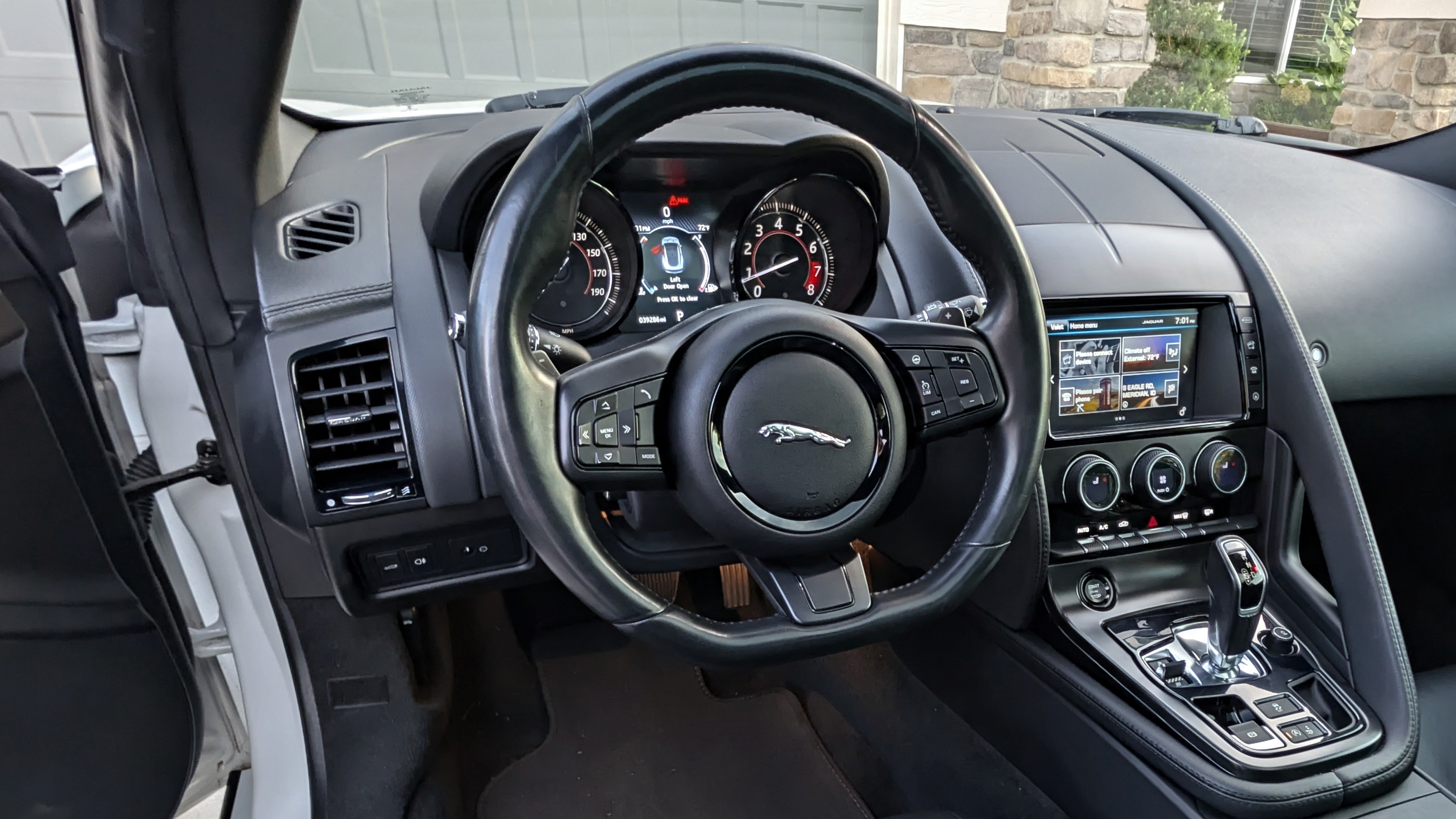 Used 2017 Jaguar F-TYPE Coupe RWD image 18