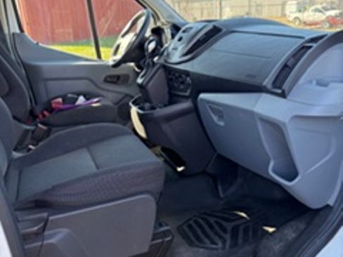 Used 2016 Ford Transit 150 XL image 9