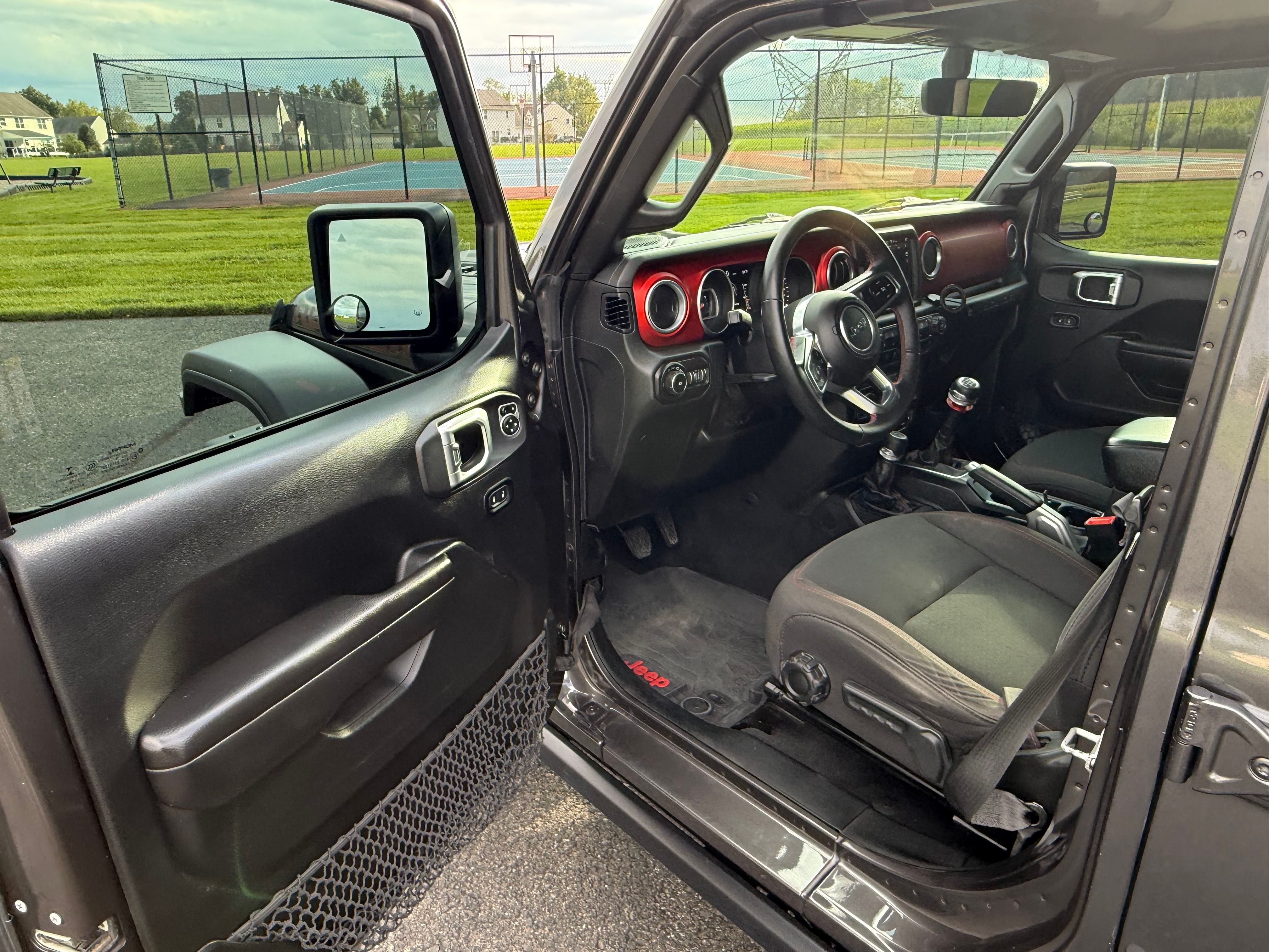 Used 2018 Jeep Wrangler Unlimited Rubicon w/ Dual Top Group AWD/4WD image 17