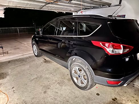 Used 2016 Ford Escape SE w/ Equipment Group 201A FWD image 6