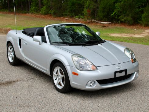 Used 2003 Toyota MR2 RWD image 1